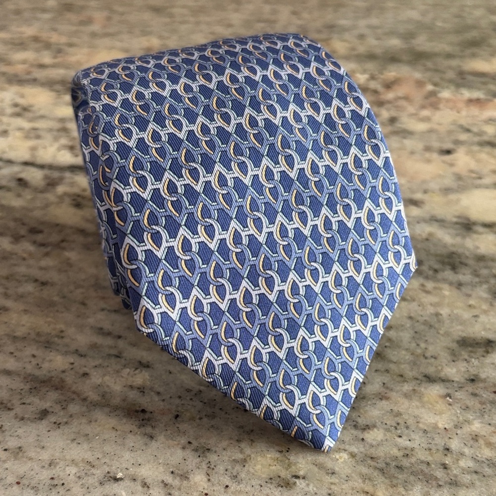 Pristine Hermes Silk Geometric Print Men’s Tie in Blue & Yellow Colorway